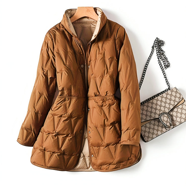 Manteau matelassé brun cuivre, capuche intérieure, ceinture à la taille