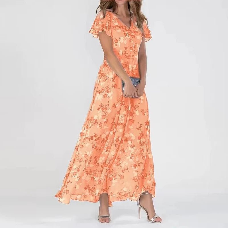 Robe fluide à fleurs orange, manches courtes volantées, encolure en V.