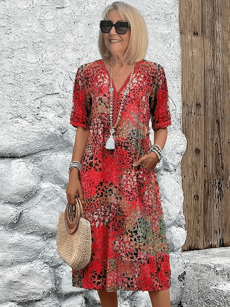 Robe d’été rouge à col V boutonné, motif tacheté, manches courtes et pompons