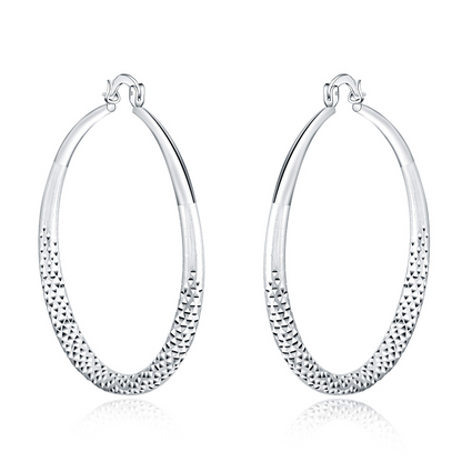 Boucles d’oreilles créoles en argent sterling, anneau ovale, texture losanges sur le bas.