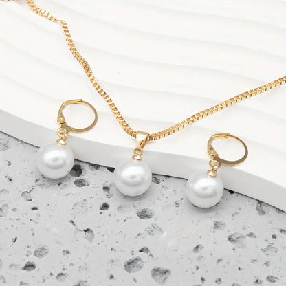 Parure élégante de collier de perles