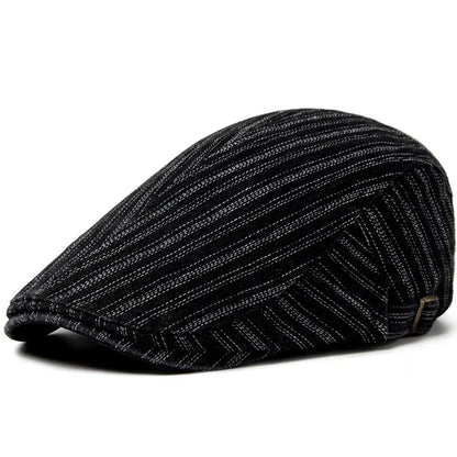 Casquette homme noire à rayures, tresse croisée et boucle décorative