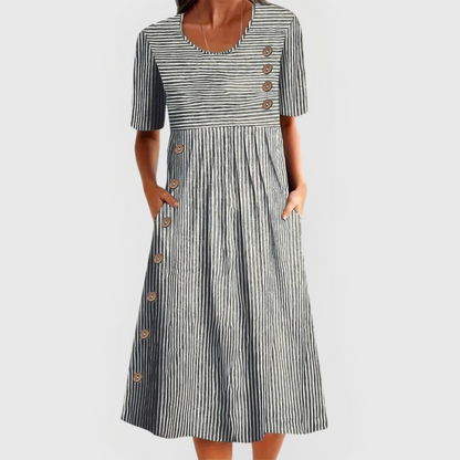 Robe midi rayée bleu foncé et blanc, manches courtes, encolure ronde, boutons