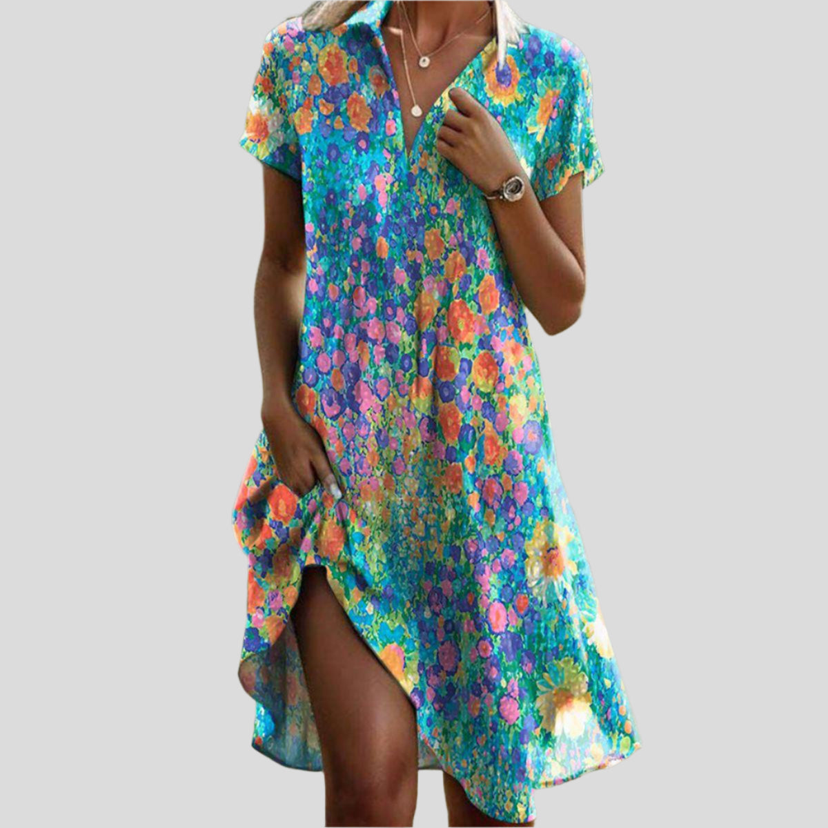 Robe bohème multicolore à motifs floraux, encolure V et manches courtes