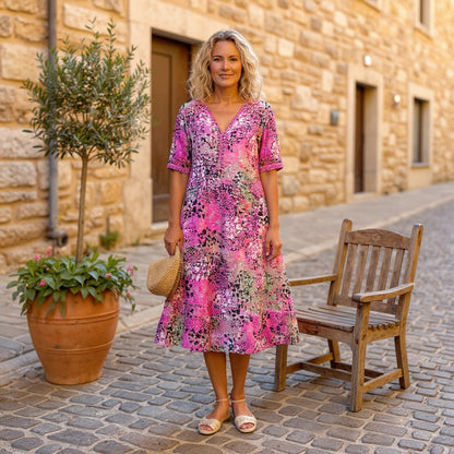 Robe midi imprimée violet lavande, col V, manches trois-quarts, tomber droit.