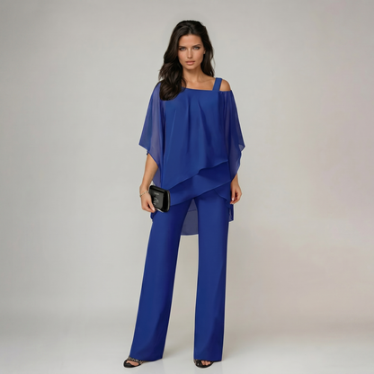 Ensemble fluide respirant bleu : top en voile à épaules dénudées et pantalon évasé