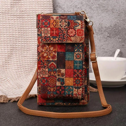 Sac bandoulière bohème rectangulaire, patchwork rouge et bleu, rabat à boucle.