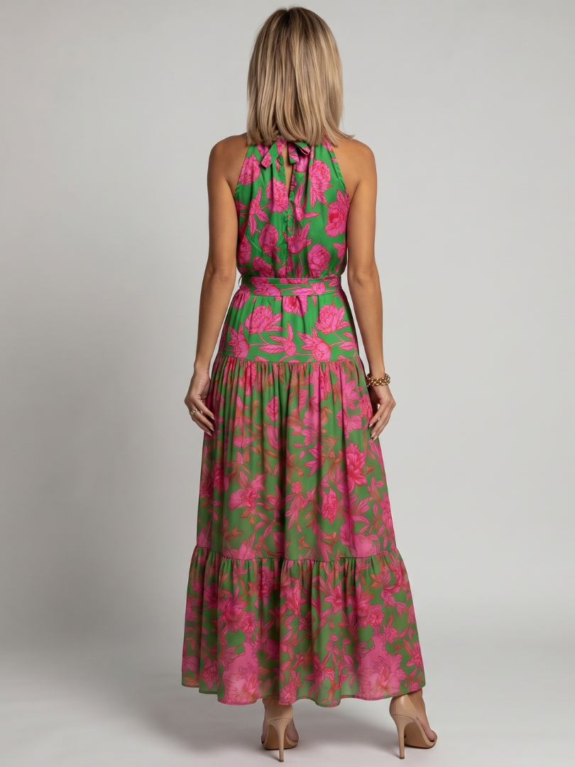 Robe mi-longue à col montant au dos, fleurs roses sur vert, taille ceinturée, volants.