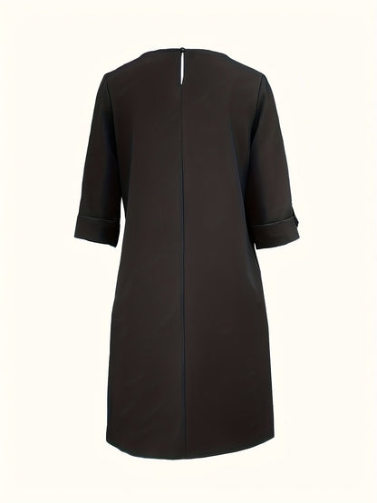 Robe noire manches trois-quarts, vue dos avec couture verticale et base droite