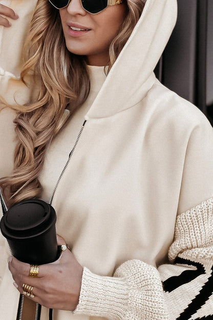 Manteau femme écru à demi-zip et capuche, détails en tricot côtelé aux poignets