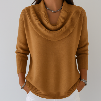 Pull élégant enveloppant marron, coupe ample, col cheminée drapé, ourlet côtelé, manches trois-quarts.