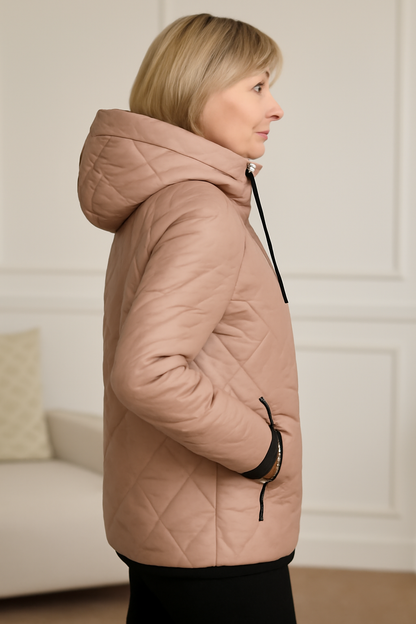 Veste matelassée rose à capuche, fermeture zippée, poches zippées.