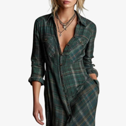 Robe longue à carreaux vert foncé, col V boutonné, poches poitrine, manches 3/4