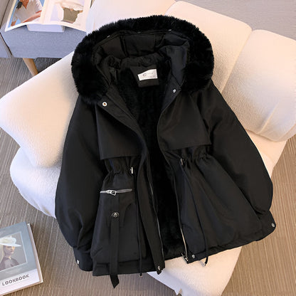 Manteau d’hiver noir à capuche, col en fausse fourrure et fermeture zippée