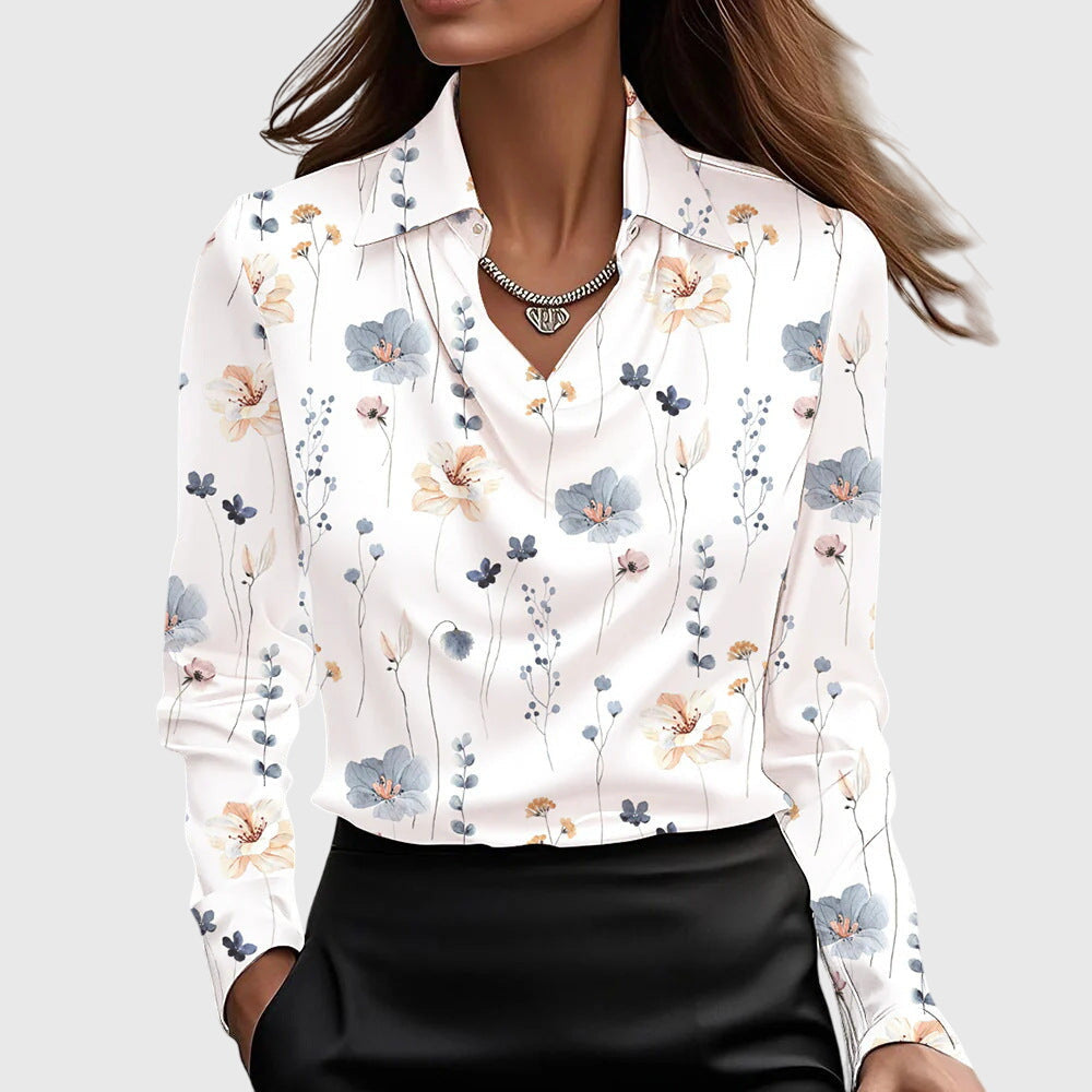 Chemisier en satin blanc à motif fleurs multicolores, col chemise et encolure V