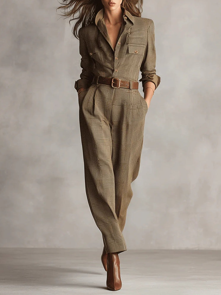 Combinaison pantalon à carreaux marron avec ceinture, col ouvert et jambes fuselées