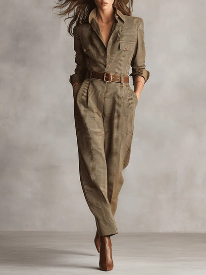 Combinaison pantalon à carreaux marron avec ceinture, col ouvert et jambes fuselées