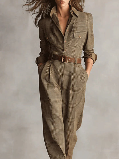 Combinaison marron à carreaux avec col chemise, ceinture et poches poitrine