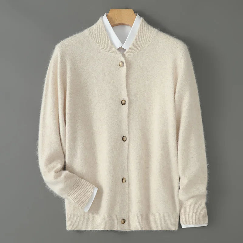 Cardigan en cachemire beige clair à col en V, boutons ton sur ton et poignets côtelés