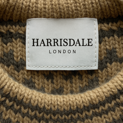 Étiquette « HARRISDALE LONDON » sur col et motif jacquard bleu et noir