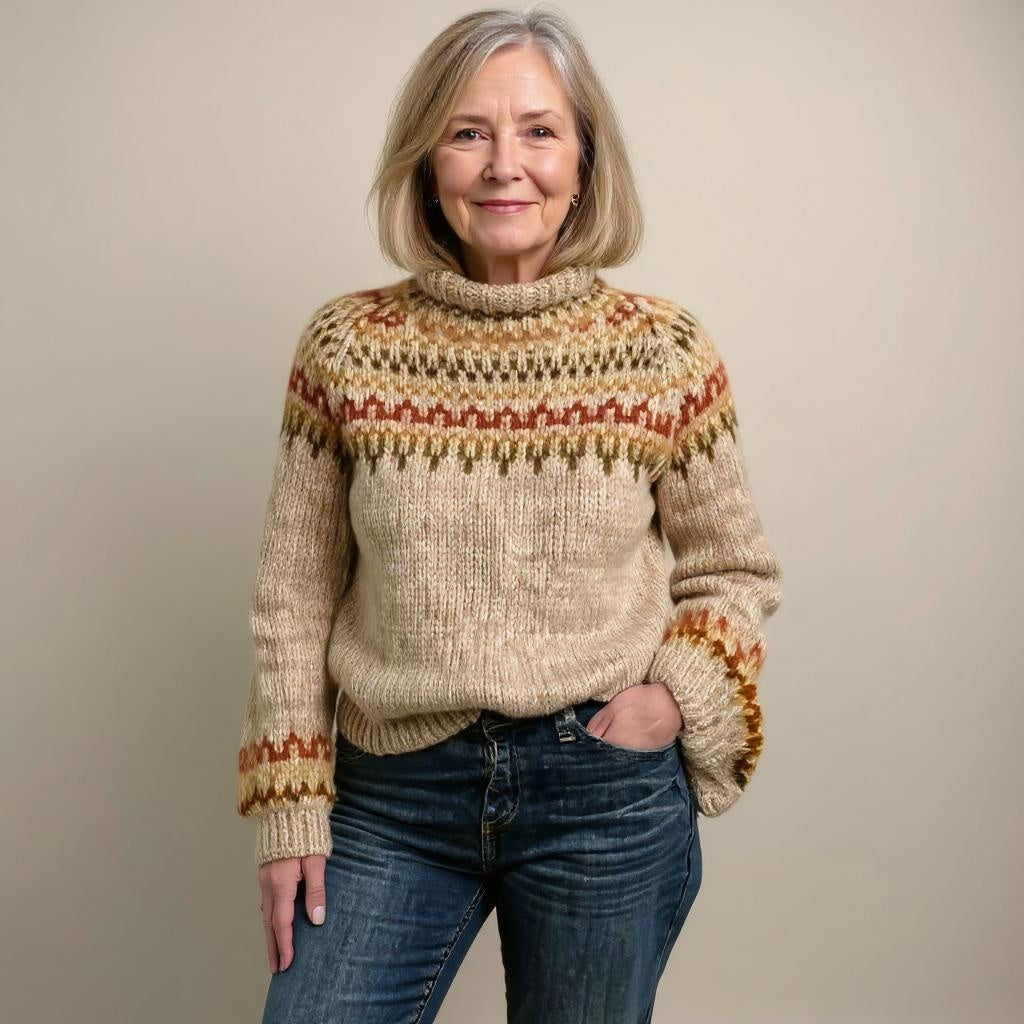 Pull en maille beige à motif jacquard rouge et brun, col montant côtelé