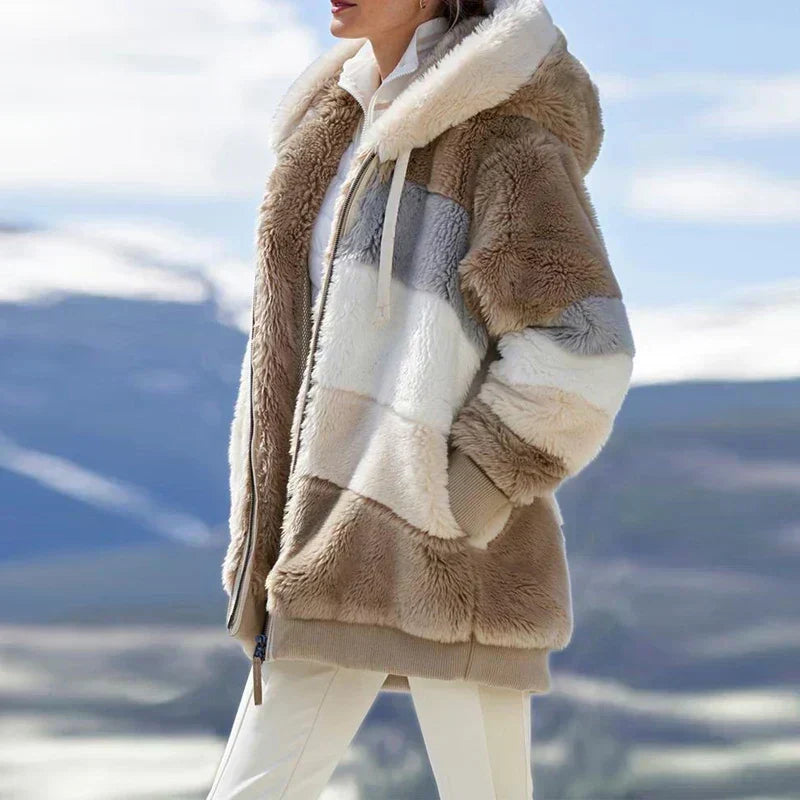 Veste d’hiver à capuche en fausse fourrure, blocs beige et blanc, fermeture zippée