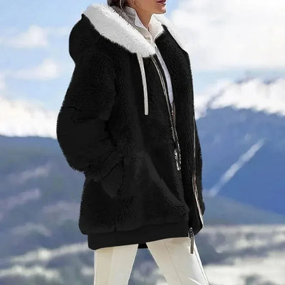 Veste d’hiver en fausse fourrure noire, col et capuche blancs, fermeture zippée.