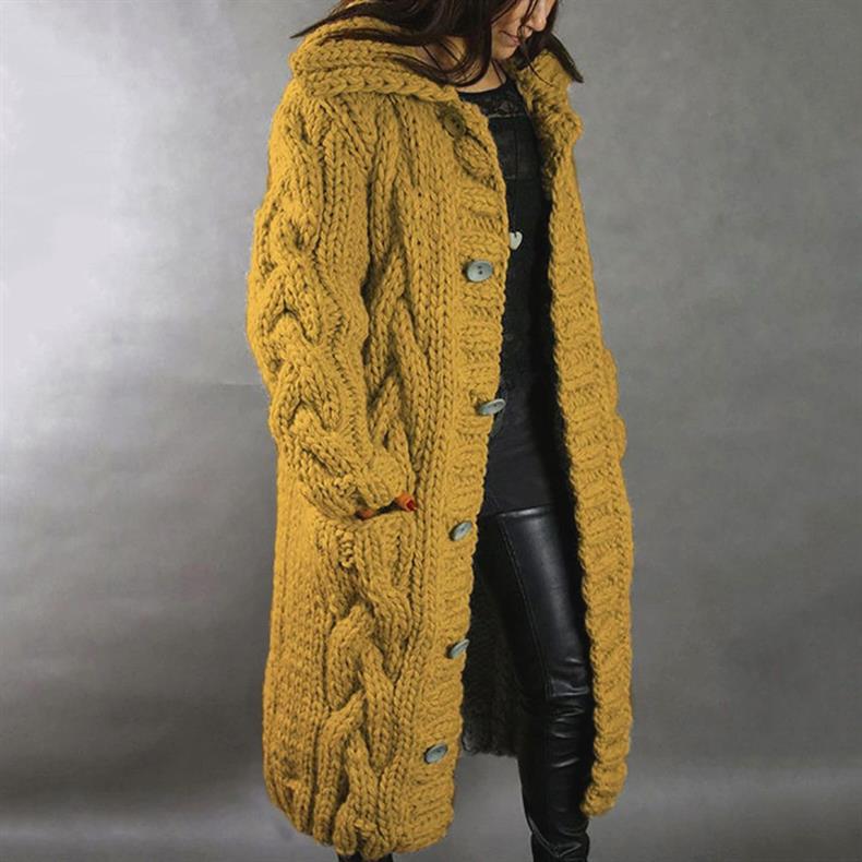 Manteau en maille torsadée jaune à capuche, fermeture boutonnée