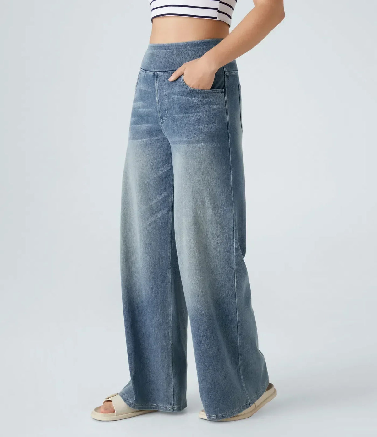 Pantalon en denim bleu clair à jambes évasées, taille mi-haute, poches