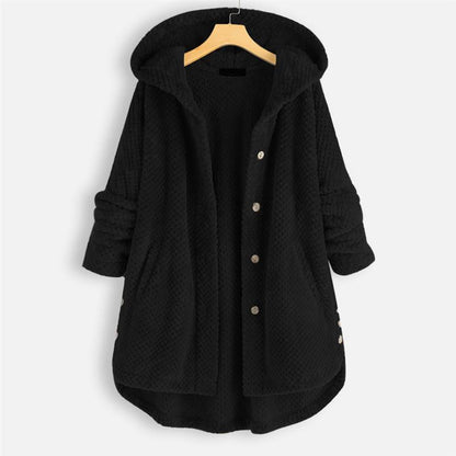Manteau d’hiver à capuche en tissu texturé noir, manches longues et boutons dorés.