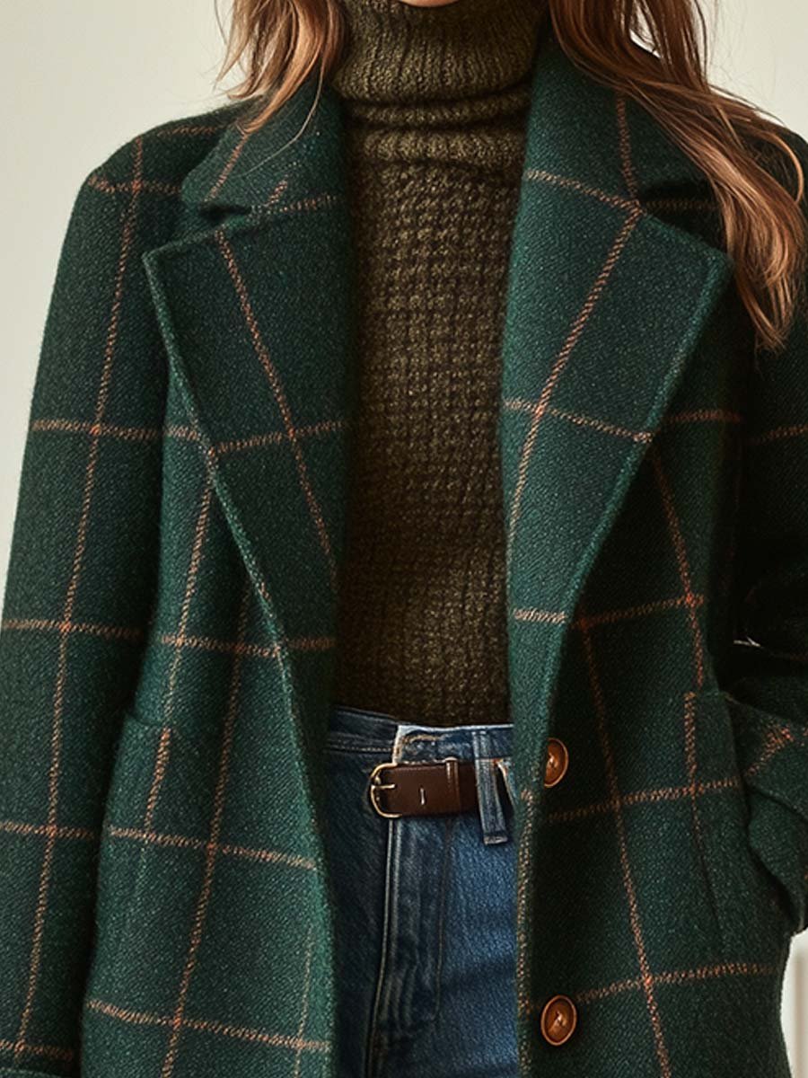 Manteau à carreaux vert, col montant et boutons sur le devant