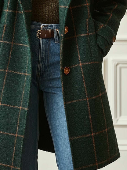 Manteau à carreaux vert, vue de côté, patte de fermeture à boutons bruns