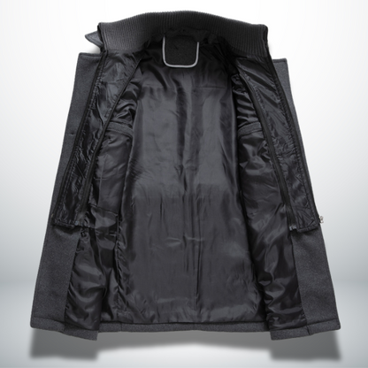 Manteau d’hiver sombre à col montant, fermeture zippée et doublure intérieure noire