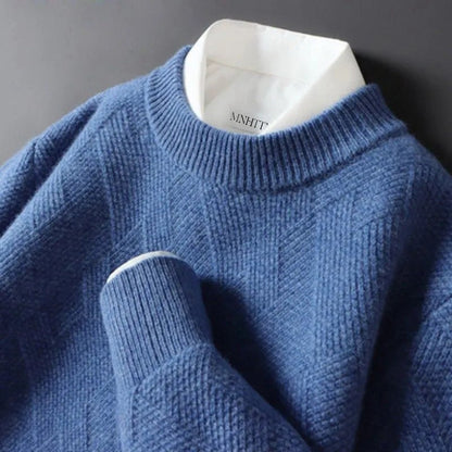 Pull en cachemire bleu, col montant côtelé, maille texturée en losanges