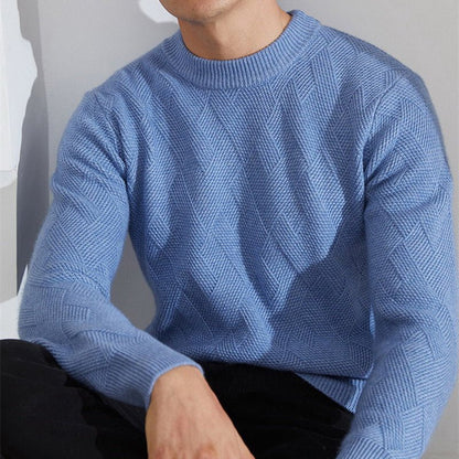 Pull en cachemire bleu, col montant côtelé, maille texturée en losanges