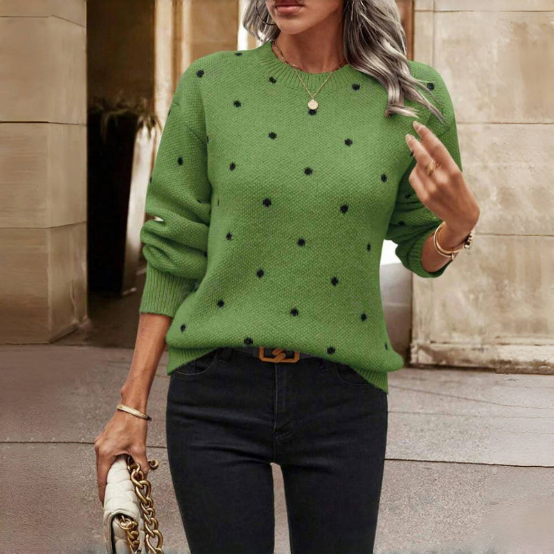 Pull Maria vert à pois noirs, encolure ronde, manches longues en maille.