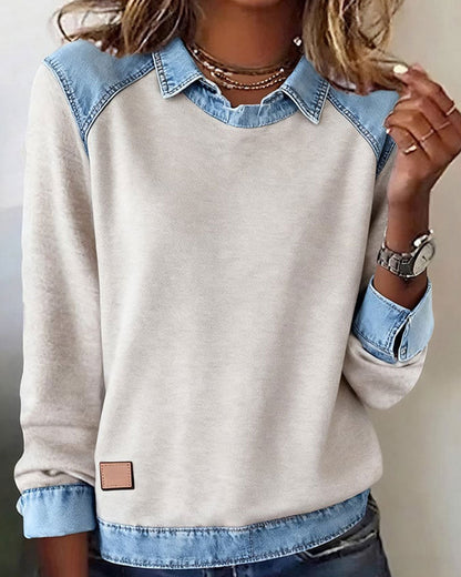Blouse manches longues beige avec col en denim, poignets en denim et étiquette marron