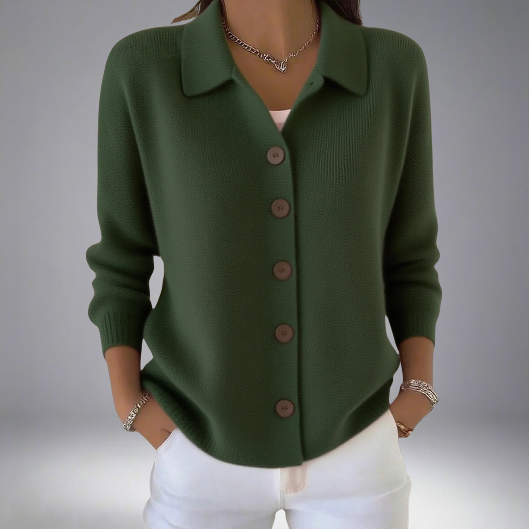 Cardigan en maille vert foncé à boutons, col chemise, ourlet côtelé.