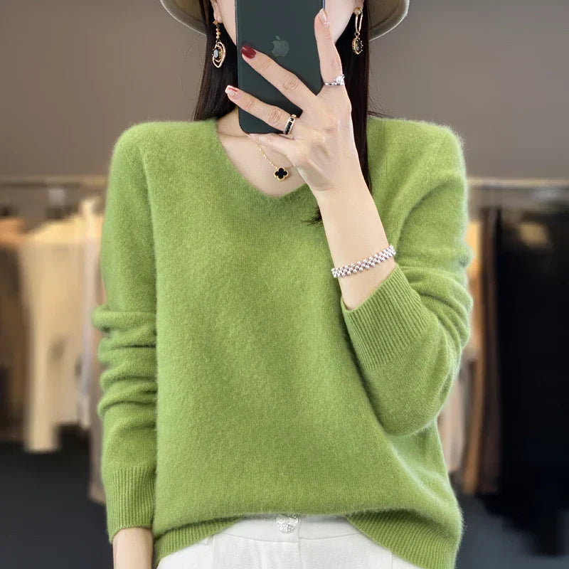 Pull en cachemire élégant vert clair, encolure ras du cou et manches longues
