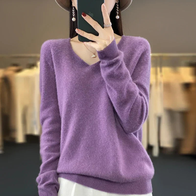 Pull en cachemire Elowen violet, encolure en V avec patte boutonnée, manches longues