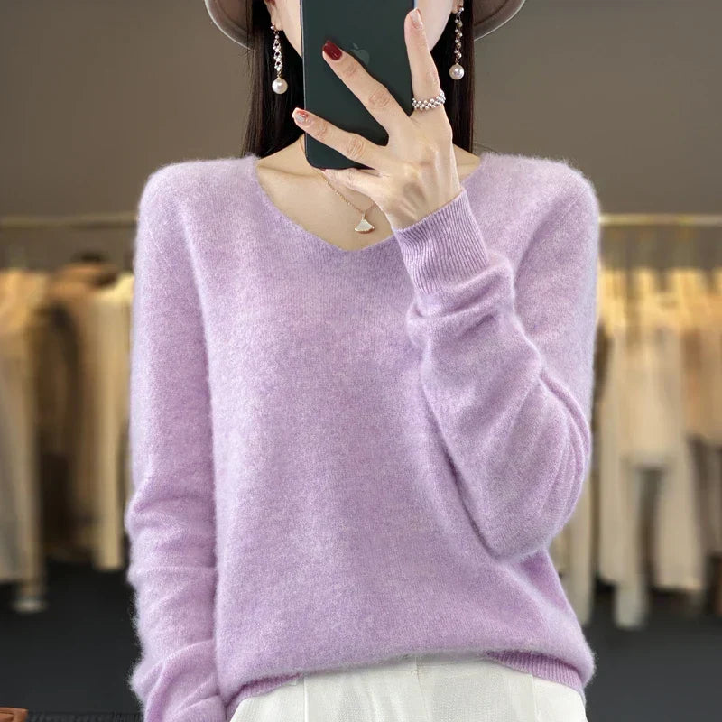 Pull en cachemire élégant violet clair, encolure ras du cou et manches longues
