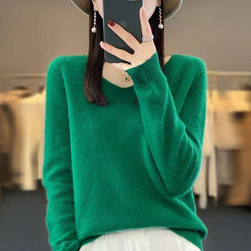 Pull en cachemire élégant vert, encolure ras du cou et manches longues