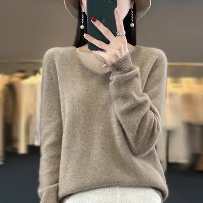 Pull en cachemire élégant beige clair, encolure ras du cou et manches longues