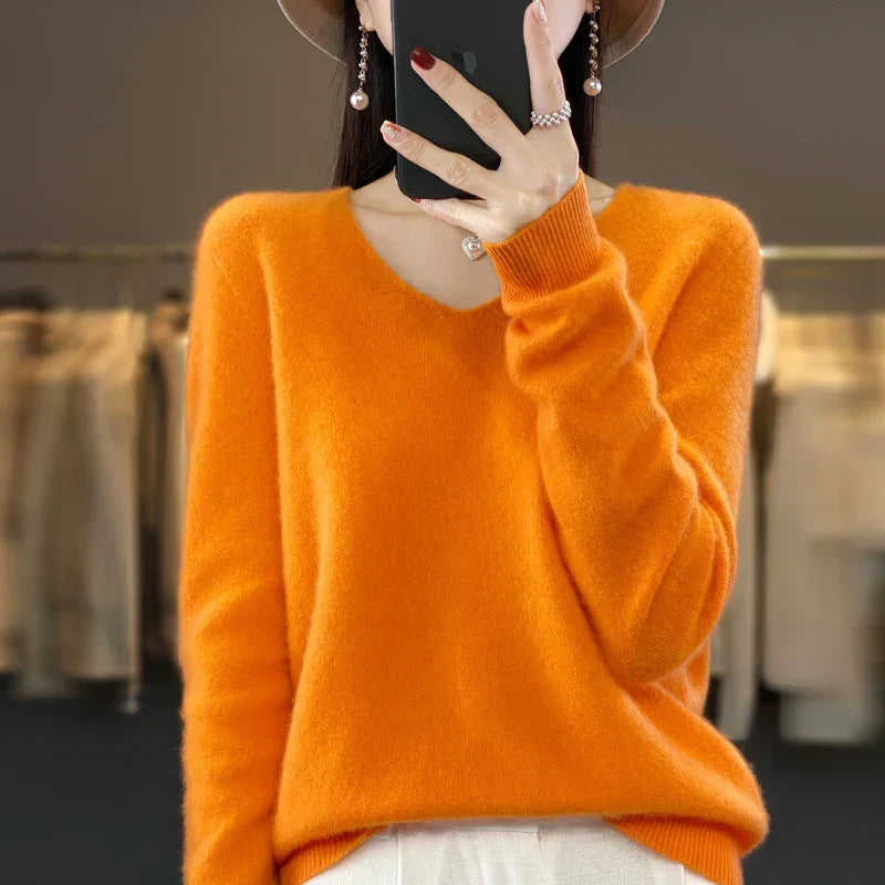 Pull en cachemire Elowen orange, encolure en V avec patte boutonnée, manches longues