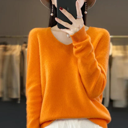 Pull en cachemire Elowen orange, encolure en V avec patte boutonnée, manches longues