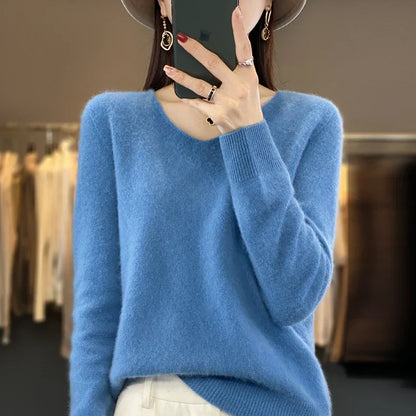 Pull en cachemire élégant bleu clair, encolure ras du cou et manches longues