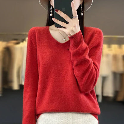 Pull en cachemire Elowen rouge, encolure en V avec patte boutonnée, manches longues