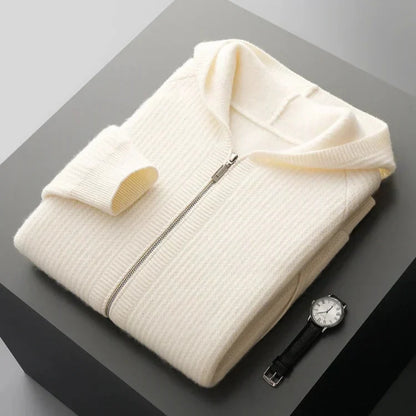 Hoodie en cachemire blanc cassé, zip central, capuche côtelée, manches côtelées.