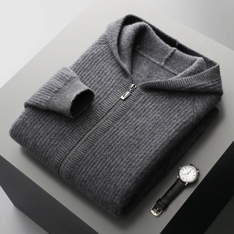 Hoodie en cachemire gris, zip central, capuche côtelée, manches côtelées.