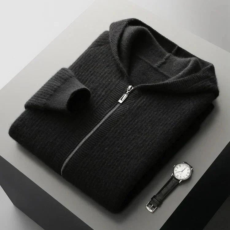 Hoodie en cachemire noir, zip central, capuche côtelée, manches côtelées.